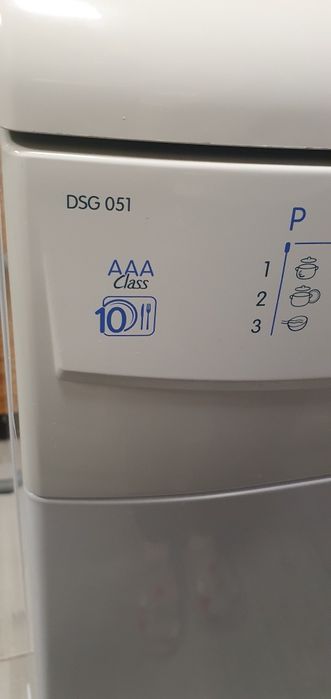 Máquina loiça Indesit pequena