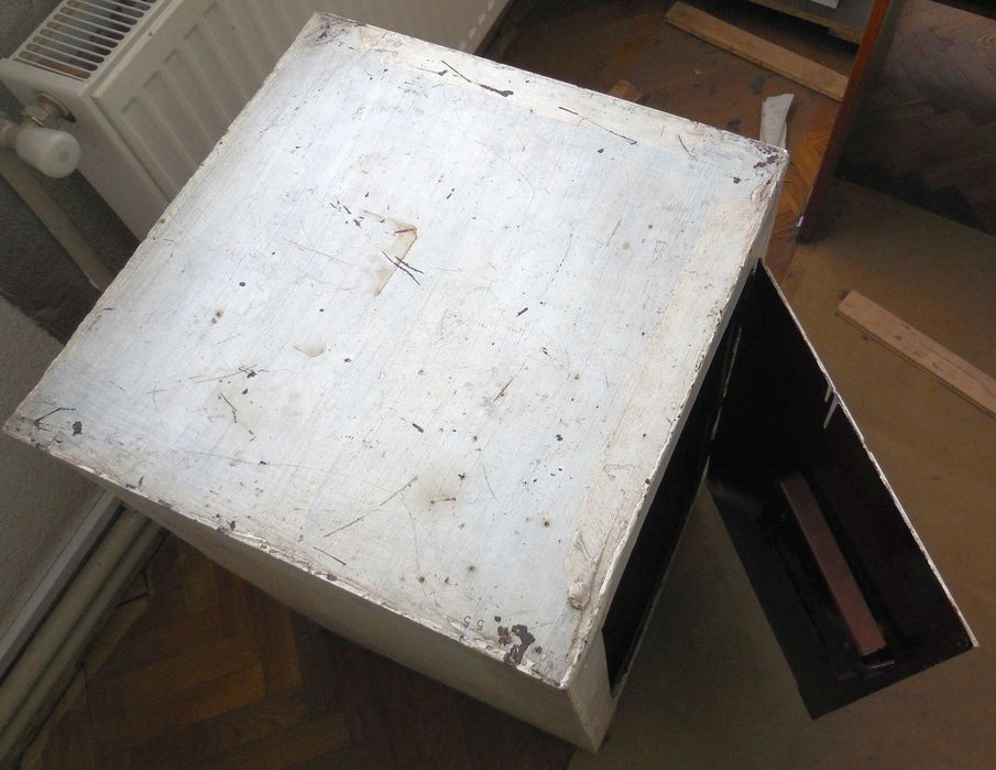 Офисный сейф для документов, конторский времен СССР. Без замка