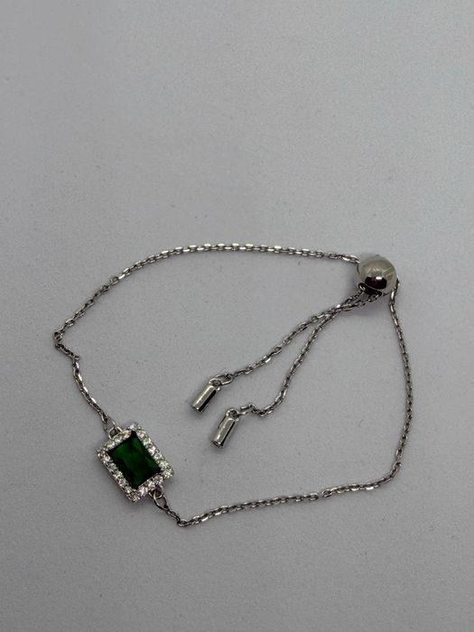 Bransoletka ściągana z zielonym oczkiem sygn Swarovski