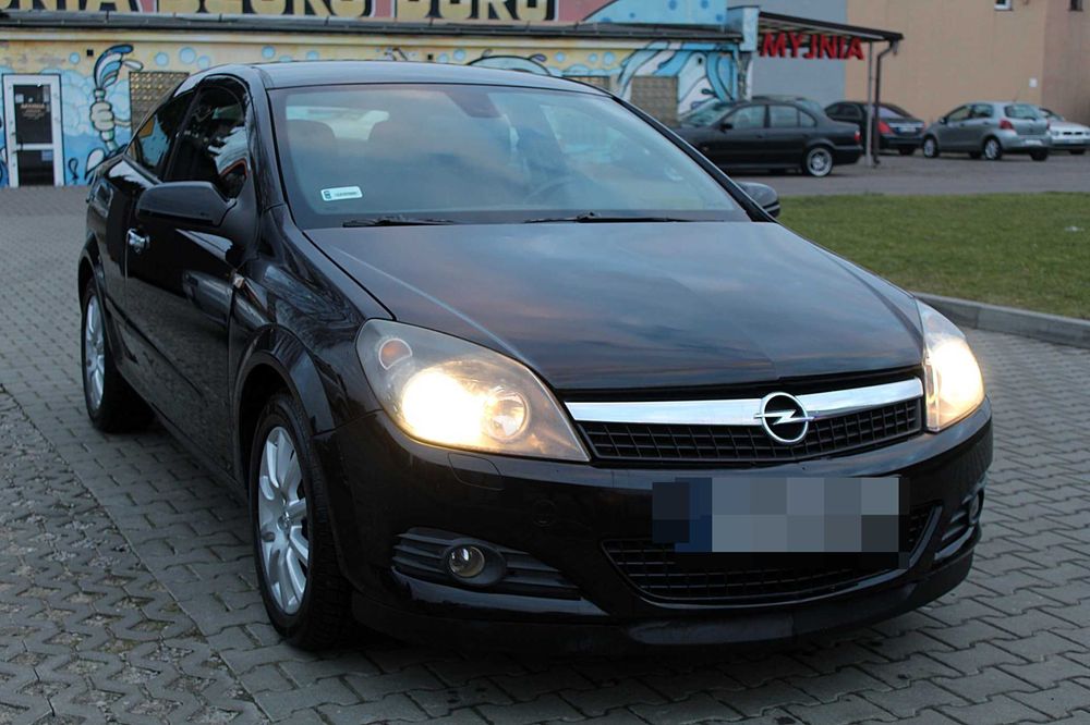 Opel Astra GTC.Niski przebieg.Klimatyzacja