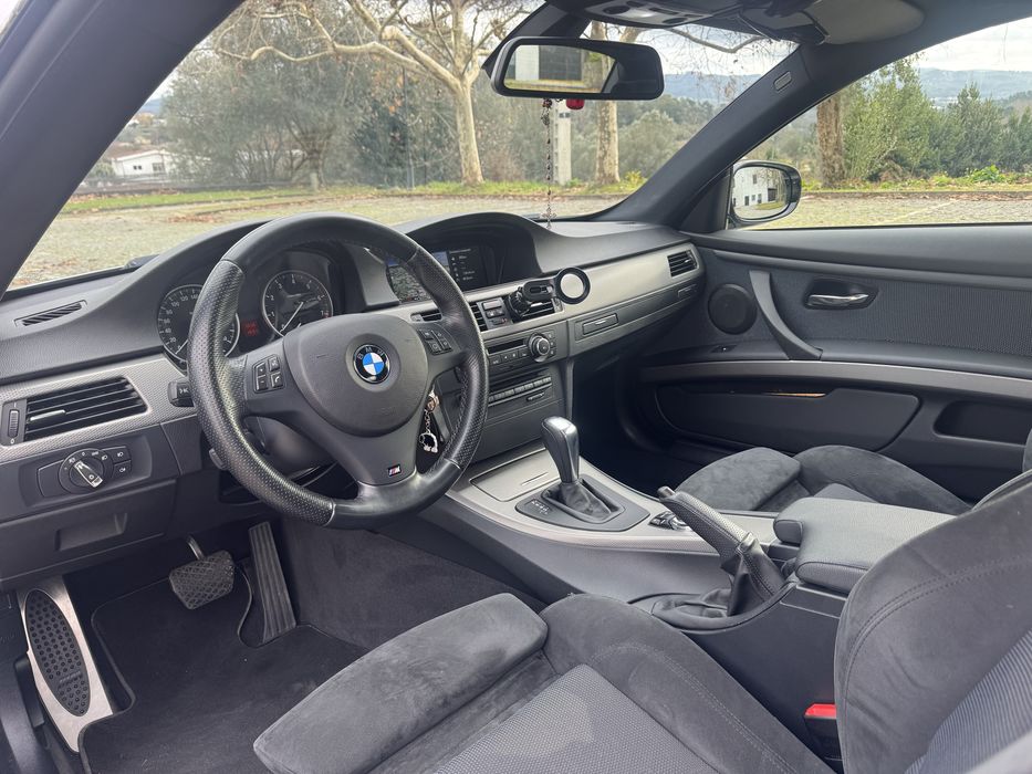 BMW 320i coupe 2010 Pack M Original Automatico com livro de revisoes