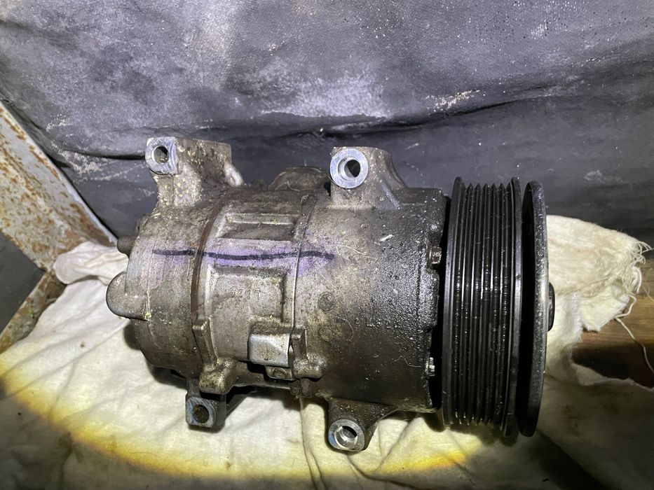 Продам компрессор автокондиционера на Toyota avensis t27 кузов мех.