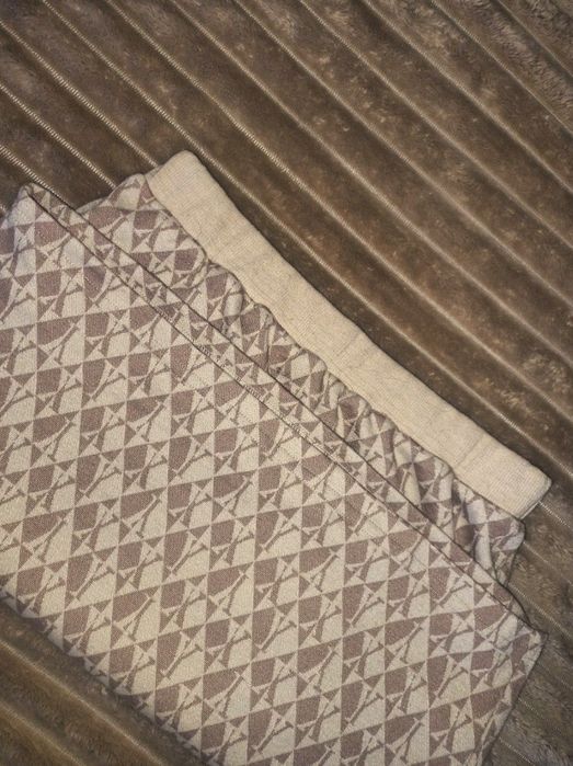 Стильний жіночий костюм – кофта та спідниця
Продаю гарний костюм, що с