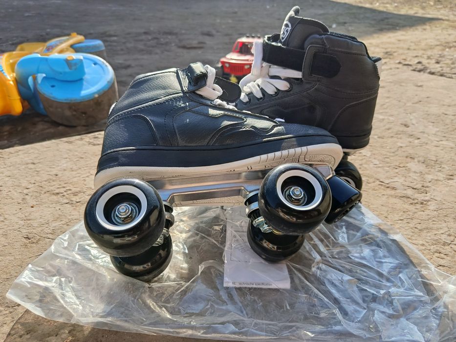 Шолом новий  ,з етікеткою новий є жапка під шолом