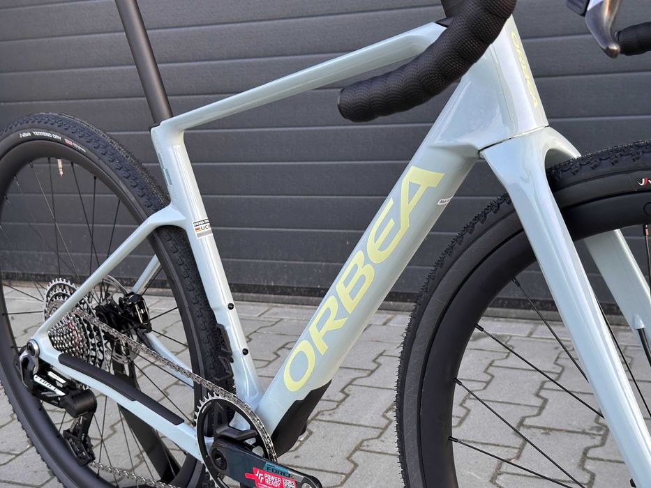 Rower gravelowy Orbea Terra M21e Tanie koła OQUO rc30team S oraz M