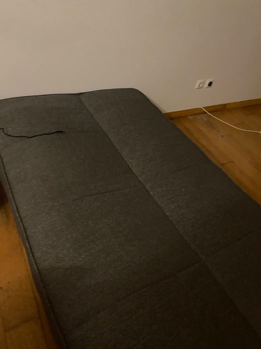 Sofá cama na cor verde