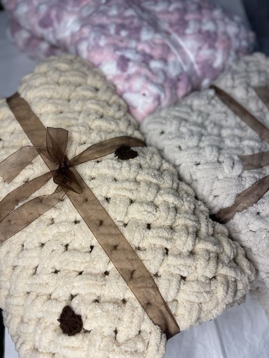 Вʼязані іграшки ручної роботи