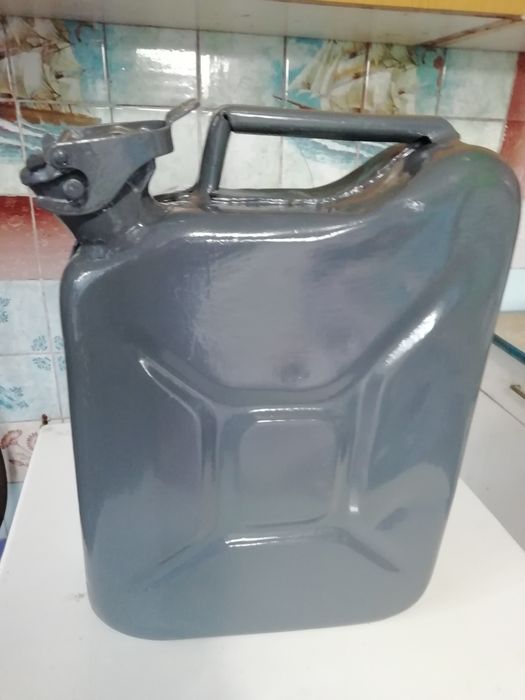 Продам каністри 10л.30-40л.