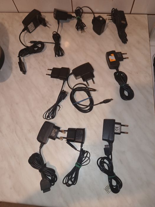 Ładowarki i słuchawki do starszych telefonów