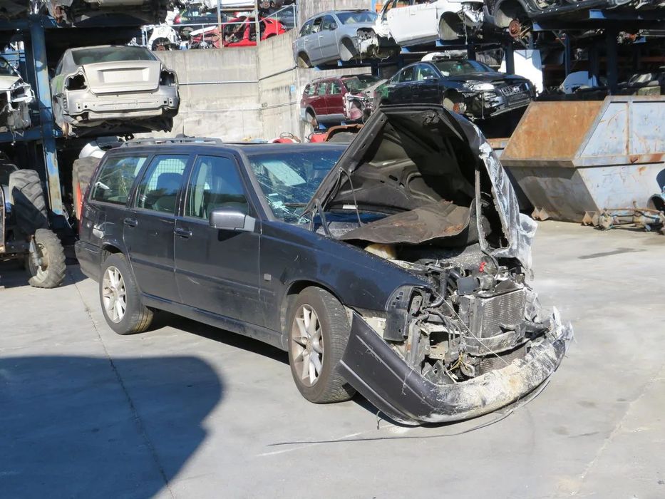 Volvo V70 I 2.5 TDI (140cv) de 1997 - Peças Usadas (8132)