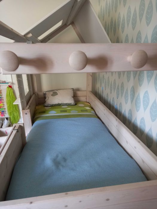 Cama casa menina com telhado