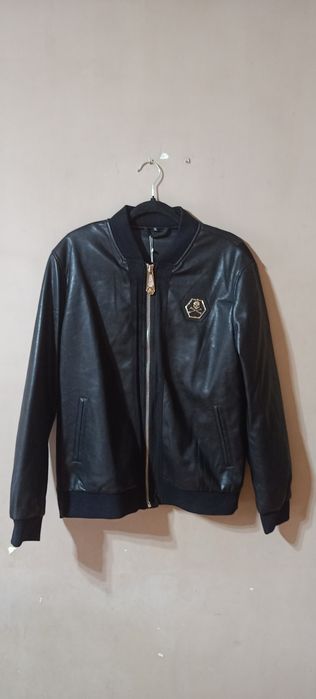 Kurtka z Eko Skóry Czarna Slim Fit Roz.M