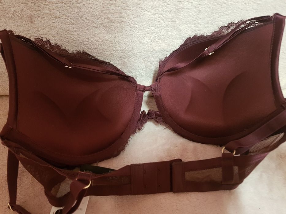 Biustonosz ze strapsami - nowy