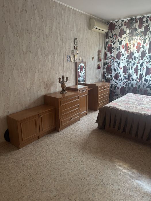 Три кімнатна квартира , 5-6 чоловік .