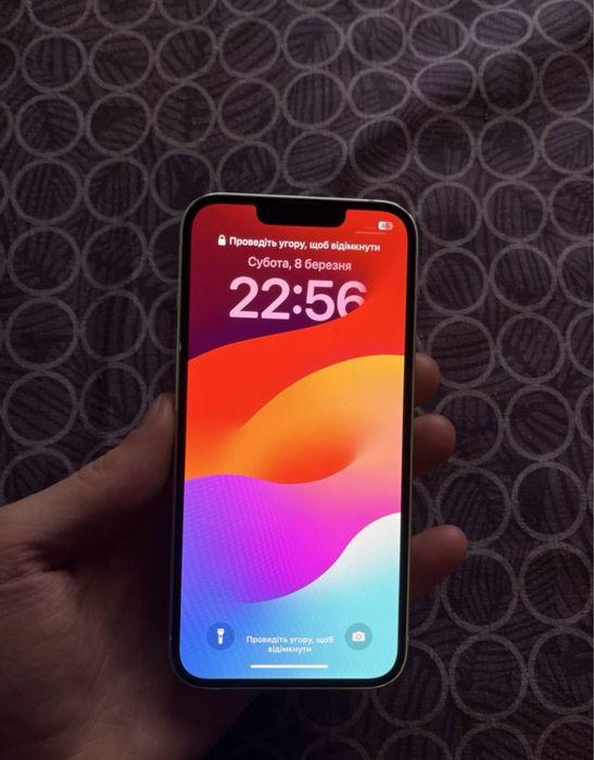 Продам Iphone 13