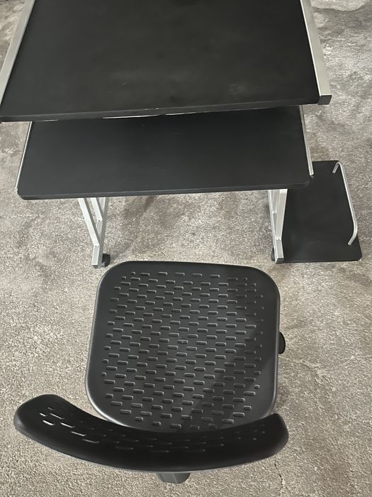 Secretária e cadeira