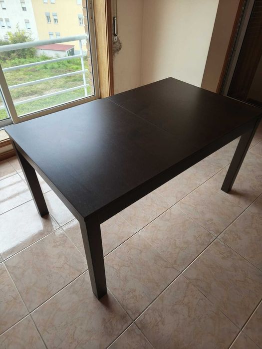 Mesa de Jantar Extensível Preto-Castanho Bjursta