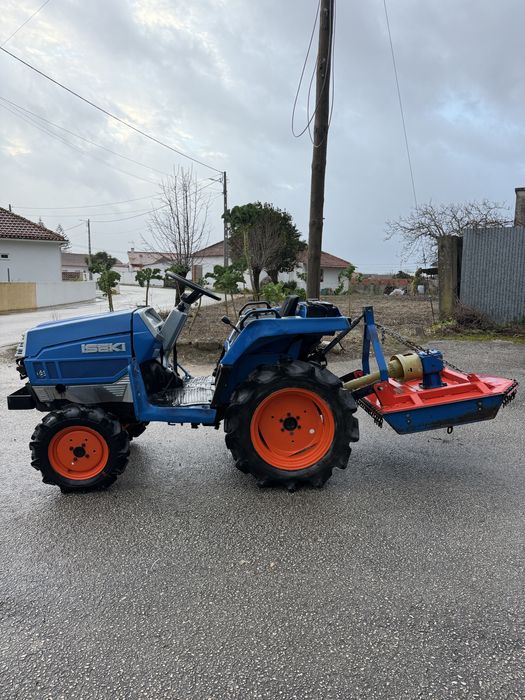 Trator Iseki 4x4 c/ Capinadeira