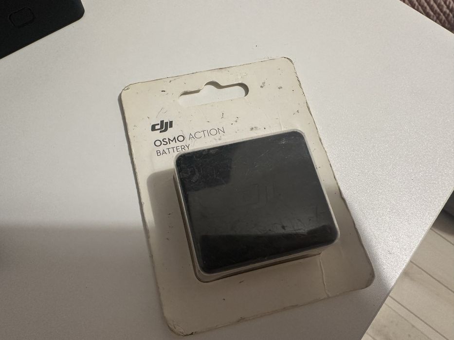 3 baterie DJI Osmo Action 1 (w tym 1 nowa) + Hub do ładowania