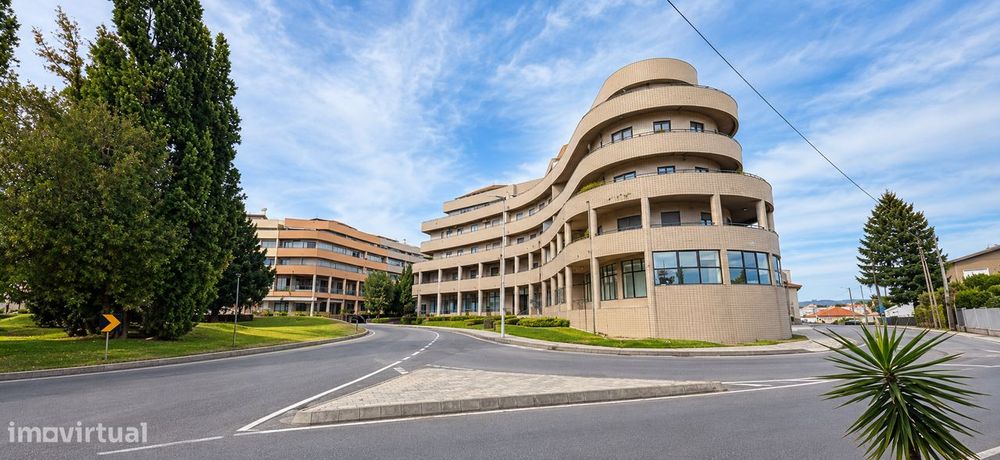Apartamento T2 com terraço em Selho