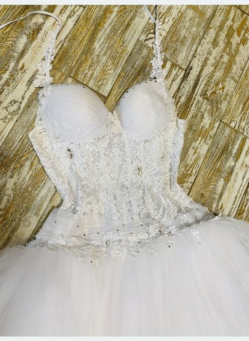 Прийму в дар весільну сукню розмір 52