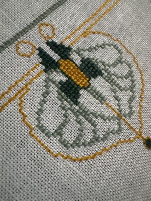 Bieżnik len ręcxnie haftowany do kolekcji