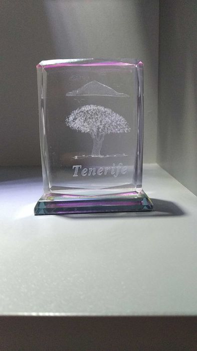 Kryształowy przycisk do papieru