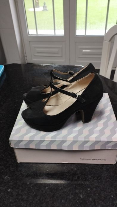 Sapatos /sandália pretos . Tam. 36 36