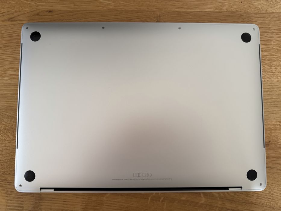 MacBook Pro 15" 2017 i7 / 16 GB / 512 GB / Radeon Pro 560