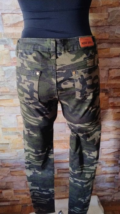 Spodnie rurki moro rozmiar M