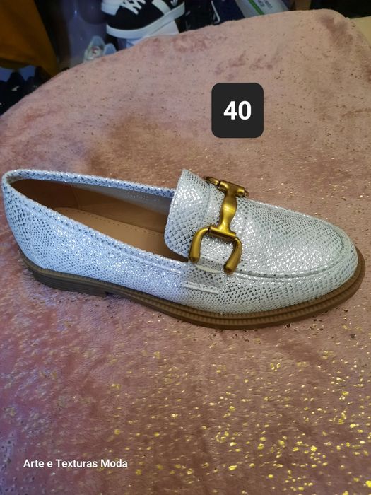 Sapato tipo pele croc