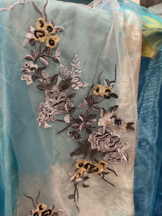 Tecido com 4 bordados aplique 130x30 cm