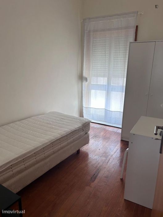 Quarto - localizado em Cedofeita Porto