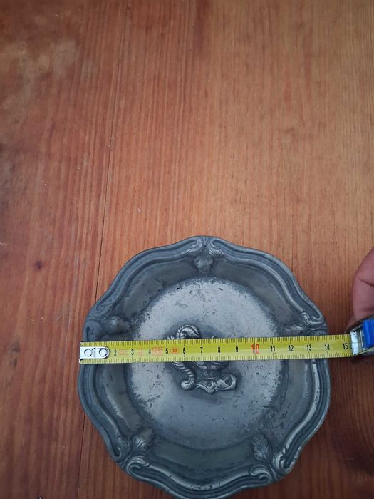 Cinzeiro/Prato Decorativo Antigo em Estanho 95% - Cavaleiro Medieval