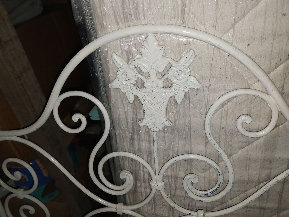 Cama de ferro branca