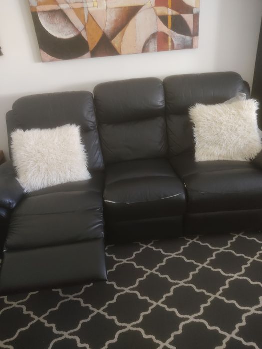 Vendo dois sofás em bom estado