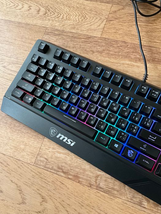 Компьютер i5/8GB/500GB/1GB + клавиатура, мышка, геймпад