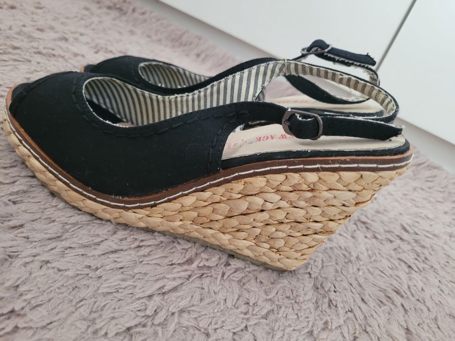 Buty na koturnie 40