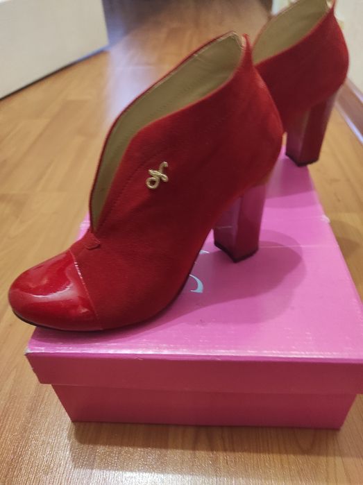 Ботіночки жіночі шкіряні