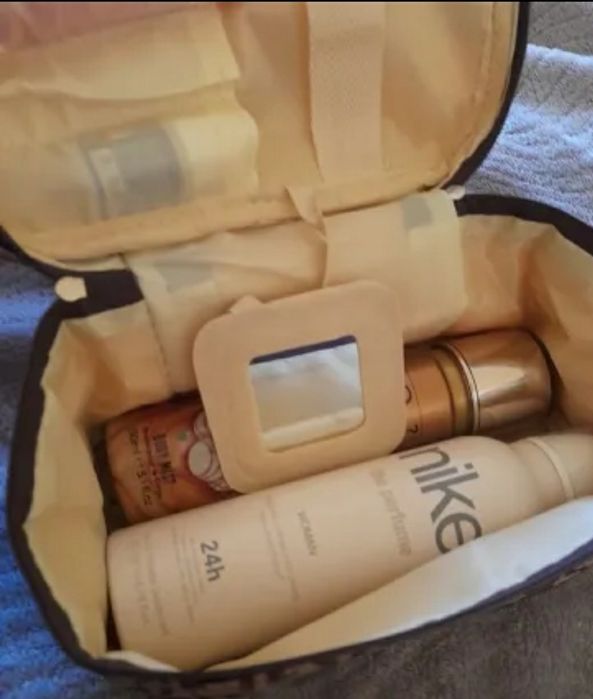 Kosmetyczka z lusterkiem