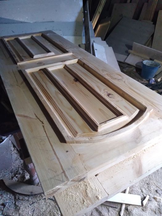 Изготовление болконных  рам из дерева, дверных, оконных блоков.