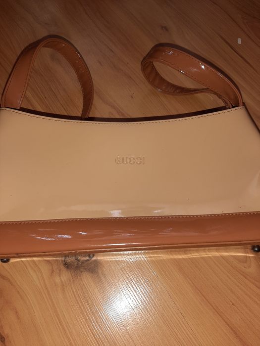 Продам сумочку из лаковой кожи