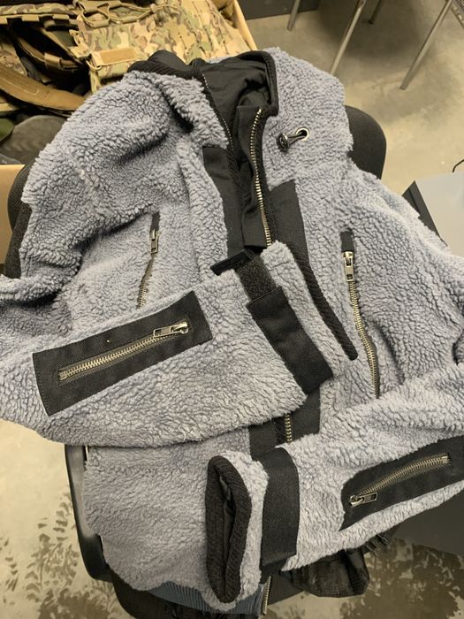 Продам флісову куртку COD