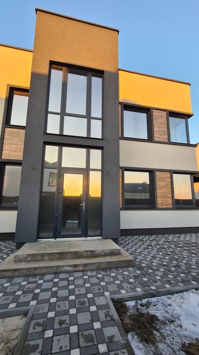 Продам дом 145 кв.м.+ тераса. Парковка на 2 авто 6 соток.