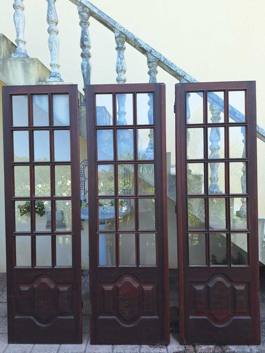Porta e Janelas em madeira de mogno maciço