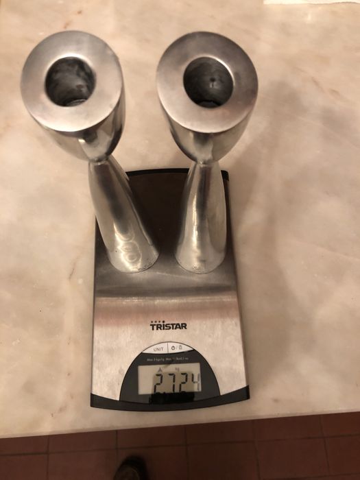 Castiçais, par. Liga e estanho com 2,7kg e 24cm