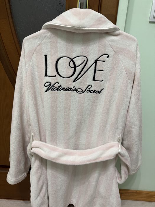 Теплий та зручний флісовий халат від Victoria's Secret