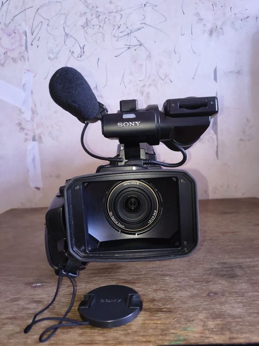 Відеокамера Sony HXR-MC1500P: