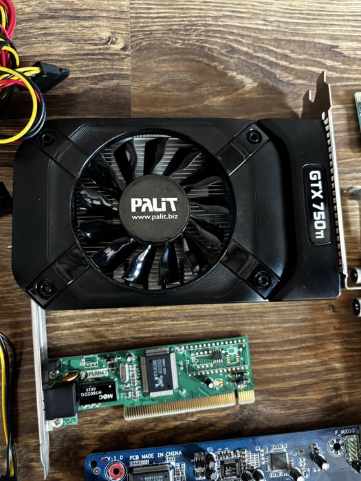 Kompletny komputer bez obudowy i dysku twardego