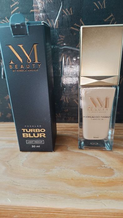 NM Beauty Nikola Maluje Podkład TURBO BLUR Light Medium